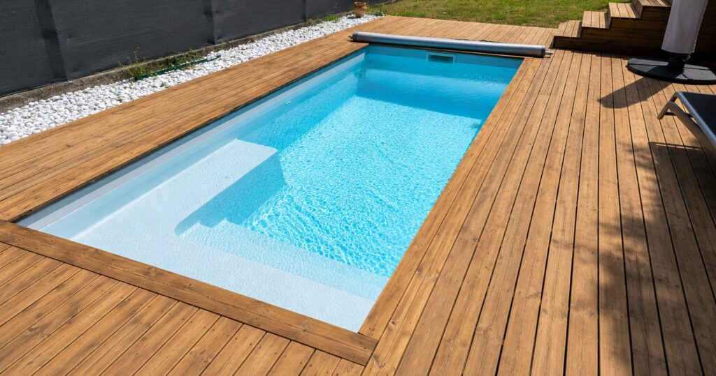 Électrolyseur de piscine produisant automatiquement le chlore à partir du sel